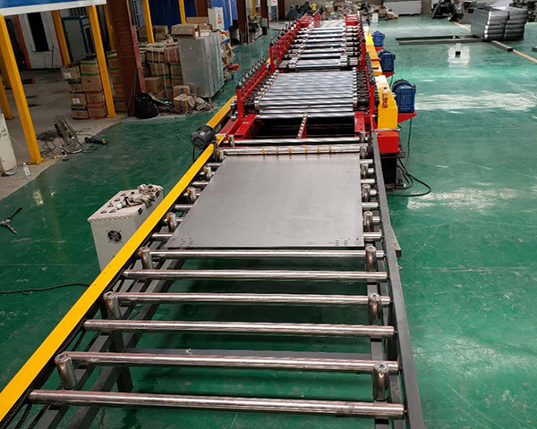 成型机厂家带您了解桥架设备的品种及样式！