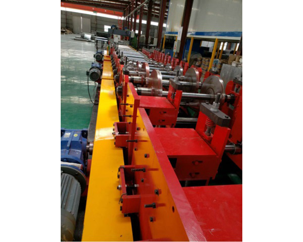 黑龙江自动化桥架盖板机生产商