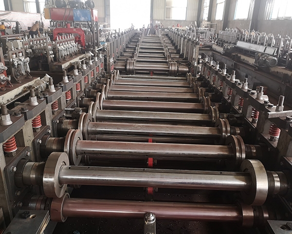 购买电缆桥架成型机需要了解什么？